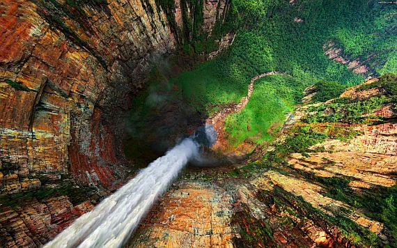 Водопад Дракон в Венесуэле